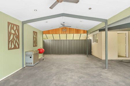 Spacious Family Retreat in Tranquil Tomerong - Lawn Maintenance Included - Photo 4