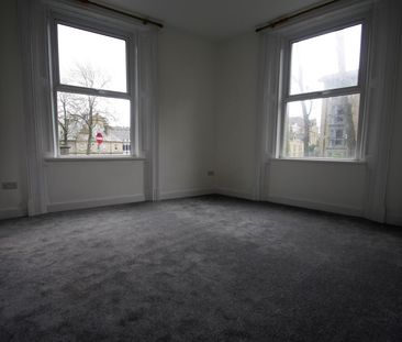 3 bed terraced house to rent in St. Johns Place, Halifax - Photo 2