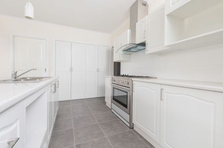 Neat 3 bedroom, 2 bathroom home - Photo 2