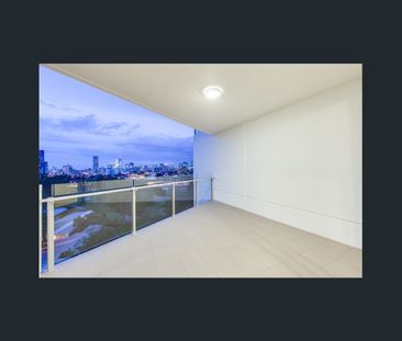 Unfurnished Premium One-Bedroom Apartment with City Views - Photo 5