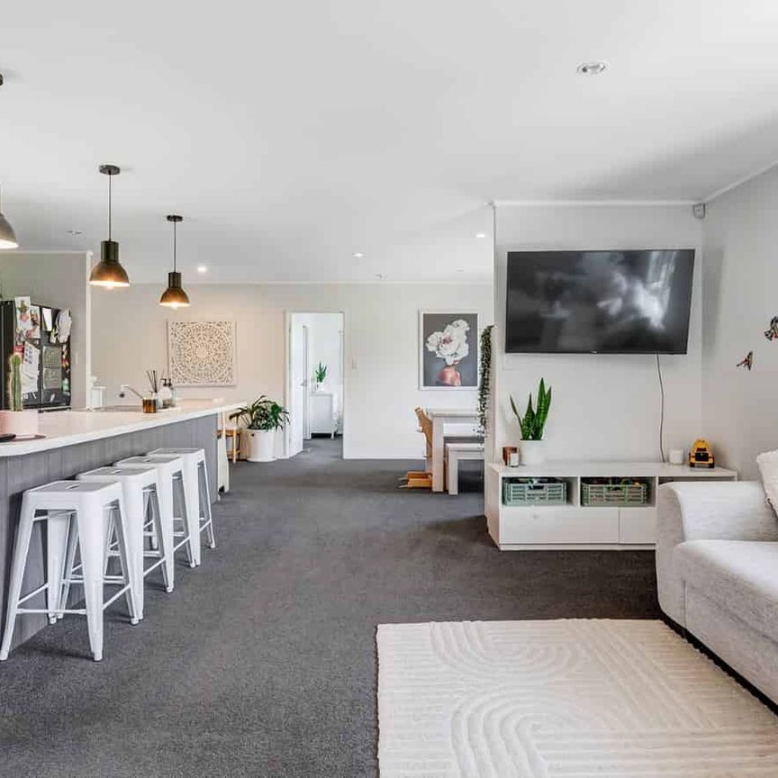 Coastal Charm Meets Family Comfort - Photo 1