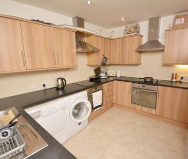 8 bedroom terraced house to rent - Photo 5