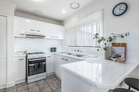 Stylish Living - Photo 3