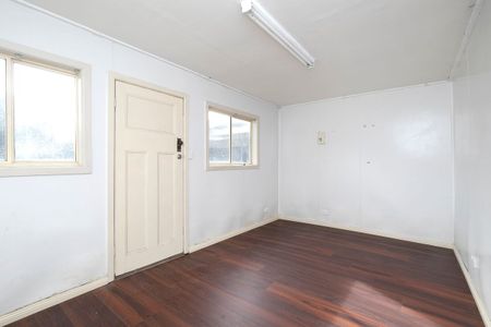 3 Chifley Dr, Maribyrnong, VIC 3032 - Photo 5