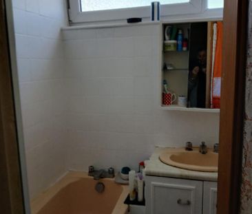 1 bedroom in a flat share to rent - Photo 4