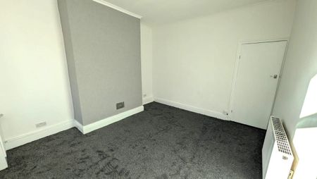 To Let 2 Bed Mid Terraced House - Photo 3