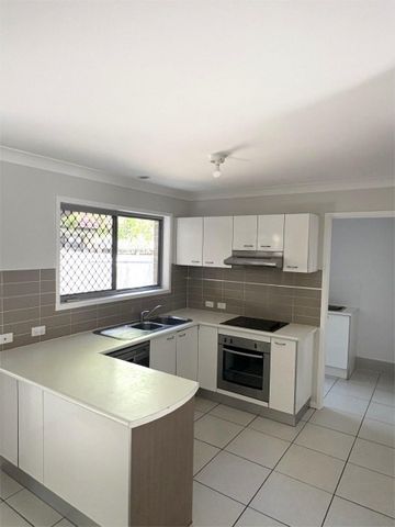 Spacious 3-Bedroom Townhouse in Bald Hills Perfect for Families and Professionals! - Photo 5