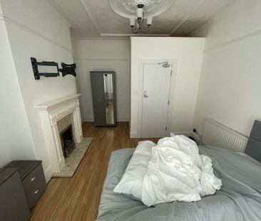 Room in a Shared House, Mellor Road, CH42 - Photo 3