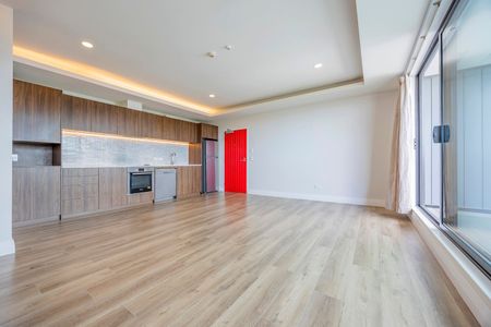 Sweeping Views, Spacious Apartment - Photo 5