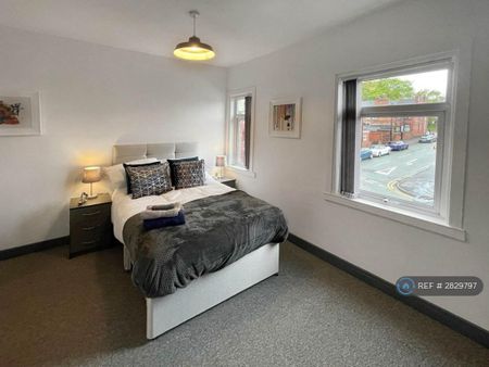 1 bedroom in a house share to rent - Photo 4