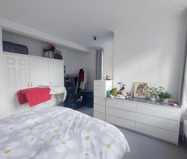 Grosvenor Square - Photo 2