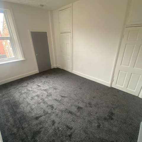 3 bed flat to rent in Bishops Avenue, Newcastle upon Tyne, NE4 - Photo 1