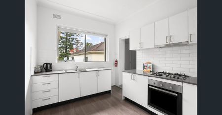 Stunning 4-Bedroom Family Home with Pool in Strathfield - Photo 5