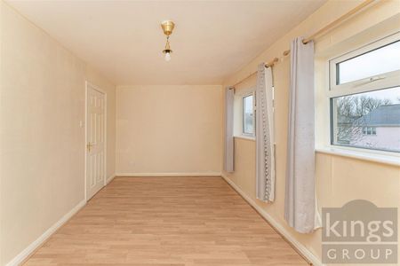 3 Bedroom Maisonette To Let - Photo 3