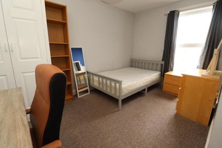 4 bedroom house to rent - Photo 2