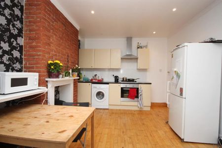 3 bedroom maisonette to rent - Photo 2