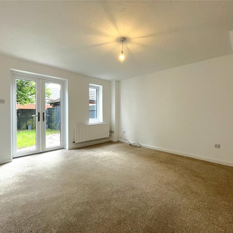 2 bedroom end of terrace house to rent - Photo 1
