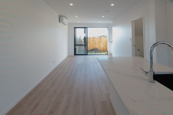 Modern townhouse - Photo 1