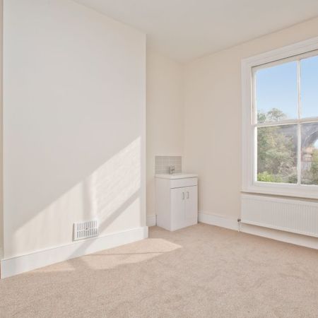 3 Bedroom Flat, Springfield Road, Brighton - Photo 5