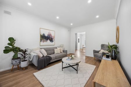Beautifully renovated City-Fringe living - Photo 4