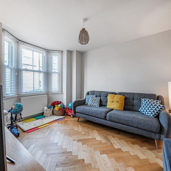 4 bedroom end of terrace house to rent - Photo 1