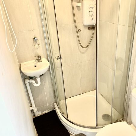 Keasden Grove, Willenhall, WV13 - Photo 4