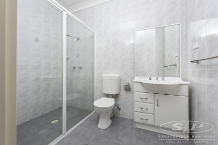 Convenient located 2 bedroom unit - Photo 5