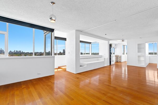 Light & Bright in stunning location with Sensational Views - Photo 1
