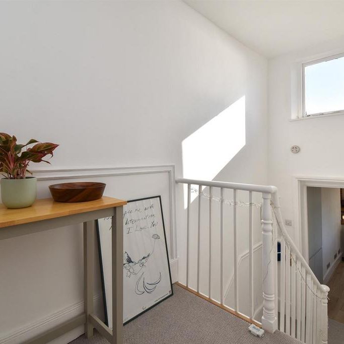 4 bedroom flat to rent - Photo 1