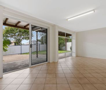 Massive Yard, 4 Large Bedrooms, Prime Location – Available Now! - Photo 1