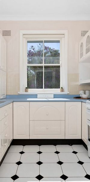 Modern Family Living in a Premier Epping Position - Photo 1