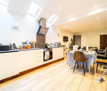 4 bedroom end of terrace house to rent - Photo 4