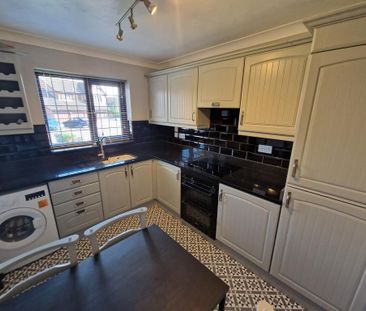 4 bedroom detached house to rent - Photo 4