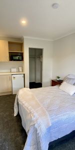 Modern 1-Bedroom Studio Room Available for Rent in Hamilton East – $270 per Week Discover comfortable and convenient living in this well-maintained studio room, located in the sought-after suburb of Hamilton East, 3216. - Photo 3