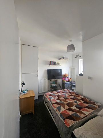 Room in a Shared House, Neasden Lane, NW10 - Photo 2