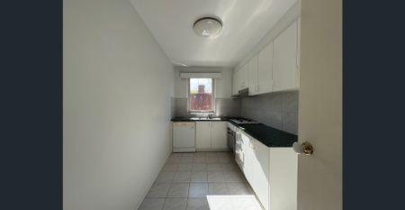 Bright Elwood Apartment with Balcony & Lock-Up Garage - Photo 3
