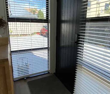 Spacious 3-Bedroom Townhouse - Photo 4