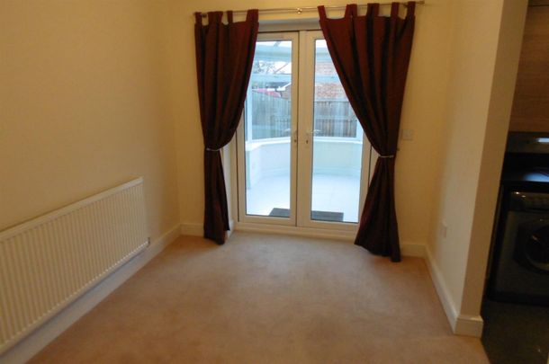 Royal Troon Drive, Wakefield, West Yorkshire - Photo 1