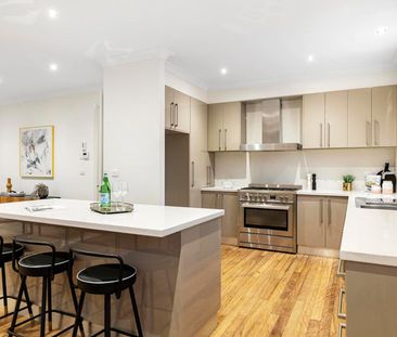 Charming Family Residence in Prime Doncaster Location - Photo 3