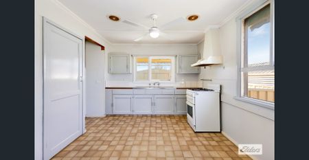 17 Hunter Avenue, California Gully, Vic 3556 - Photo 2