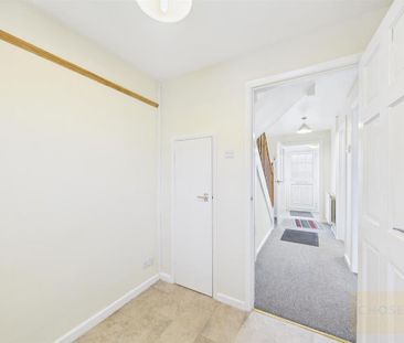 3 bedroom end of terrace house to rent - Photo 2