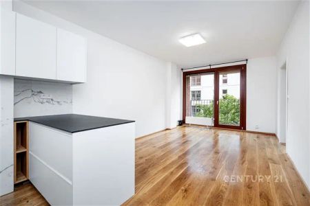 Pronájem bytu 2 + kk s parkovacím stáním, Na Maninách, Praha 7 - Photo 2