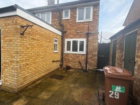 2 bedroom semi-detached house to rent - Photo 5