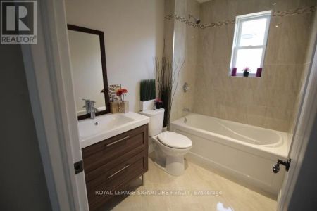 18 INDEPENDENCE DRIVE - Photo 2