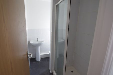 To Let 1 Bed Flat - Photo 4