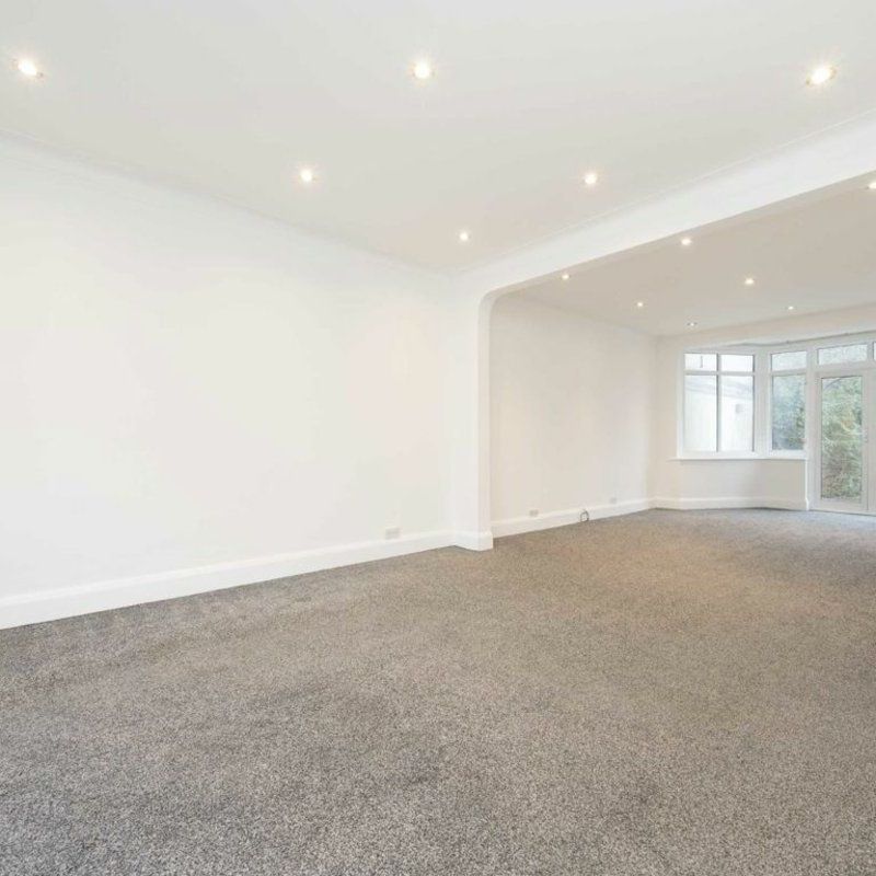 Westside, Hendon, NW4 - Photo 1