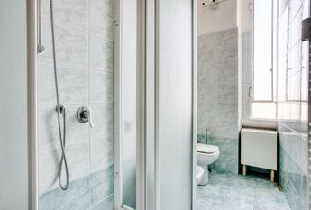 Large single room with balcony in Milan