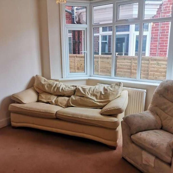 Bedroom First Floor Flat In Moordown, BH9 - Photo 1