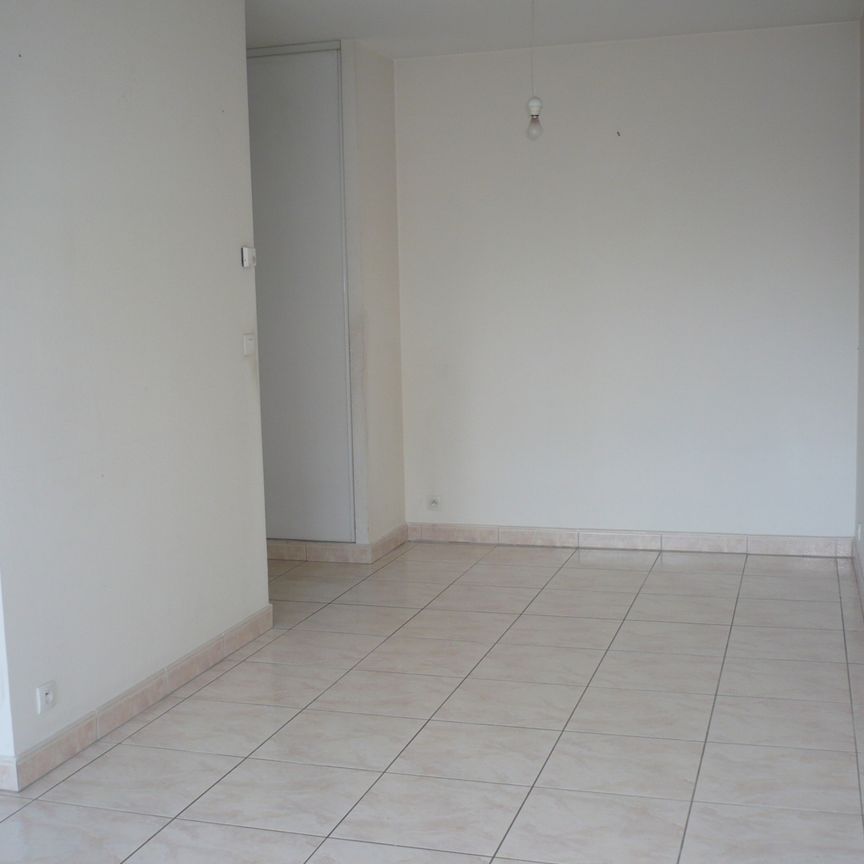 T2 EN RESIDENCE SECURISEE AVEC PARKING SECURISE - Photo 1