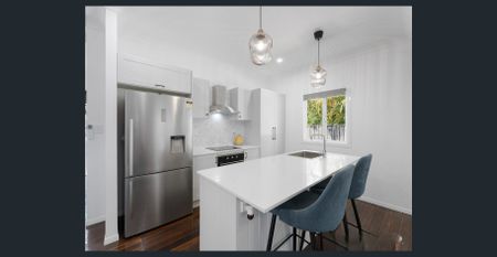 Beautifully renovated family home - Photo 4